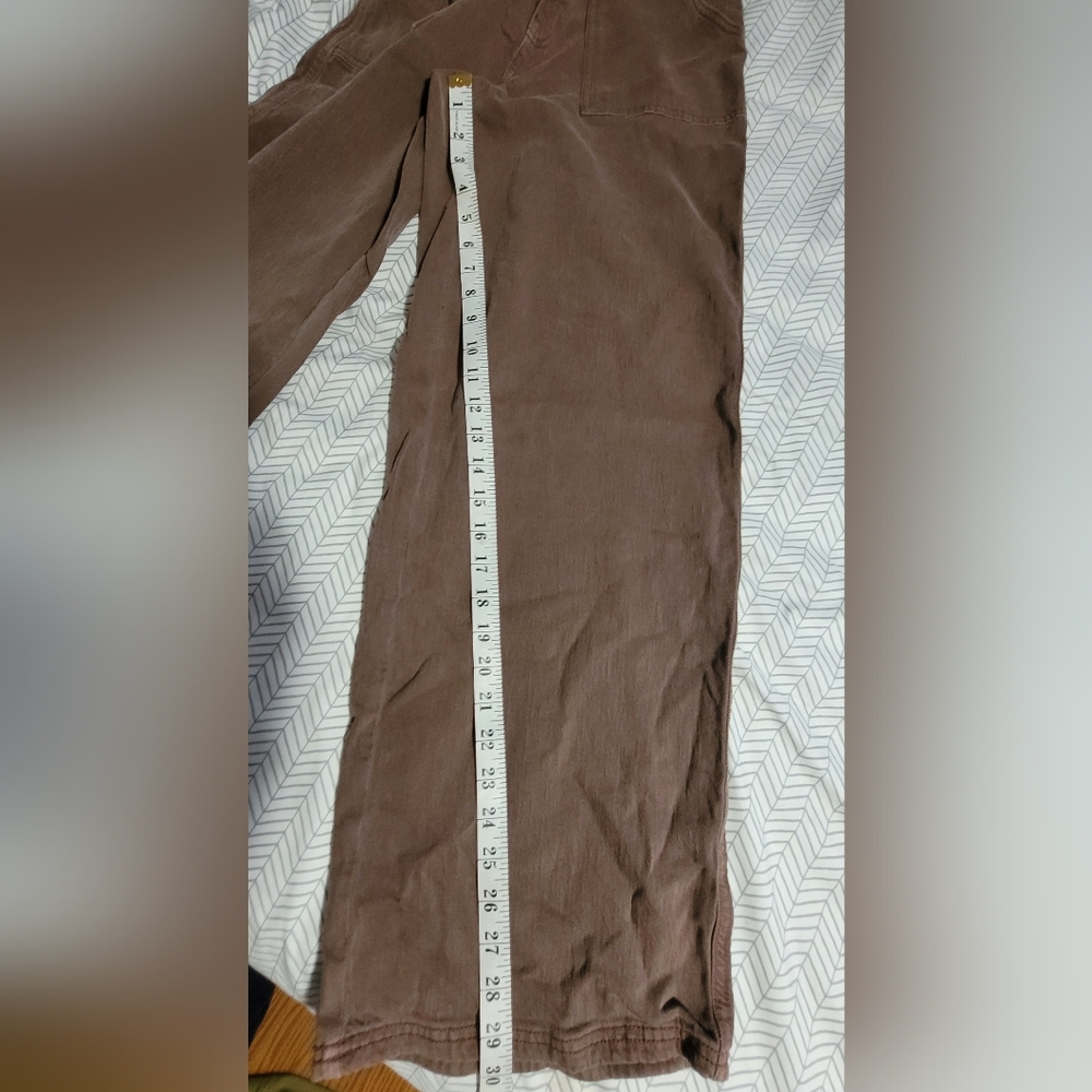 American Eagle Outfitters High-Rise Baggy Pants in Tan